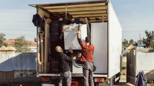 What Are the Benefits of Hiring a Professional International Moving Company