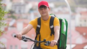 What Should You Consider Before Choosing a Food Delivery Company in London