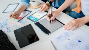 What are the benefits of working with a local London app developer