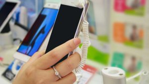 What Should You Consider Before Choosing a Mobile Phone Company
