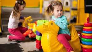 How Do London Nurseries Handle Meals, Allergies, and Special Needs