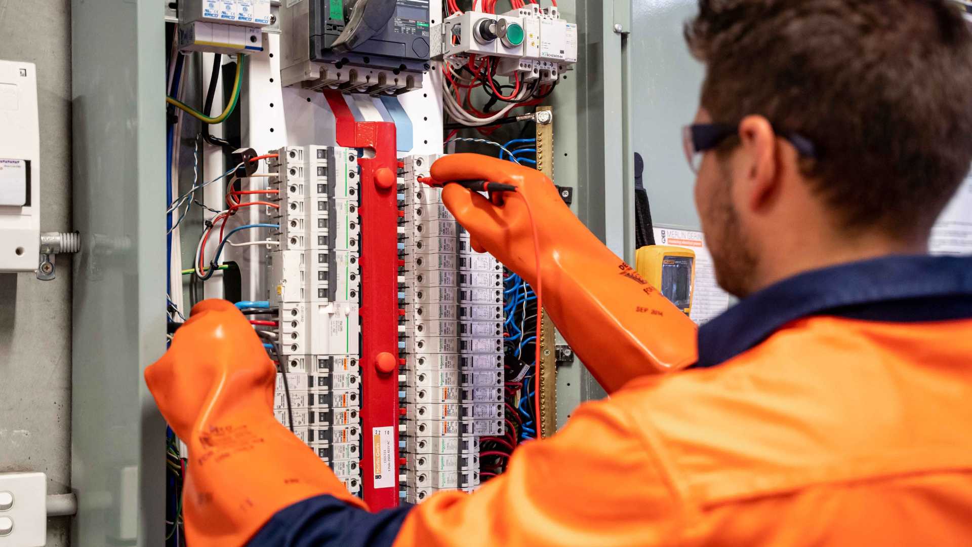 How to Choose the Right Electrical Engineering Firm in London