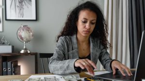 What Are the Common Mistakes to Avoid When Choosing a Payroll Company